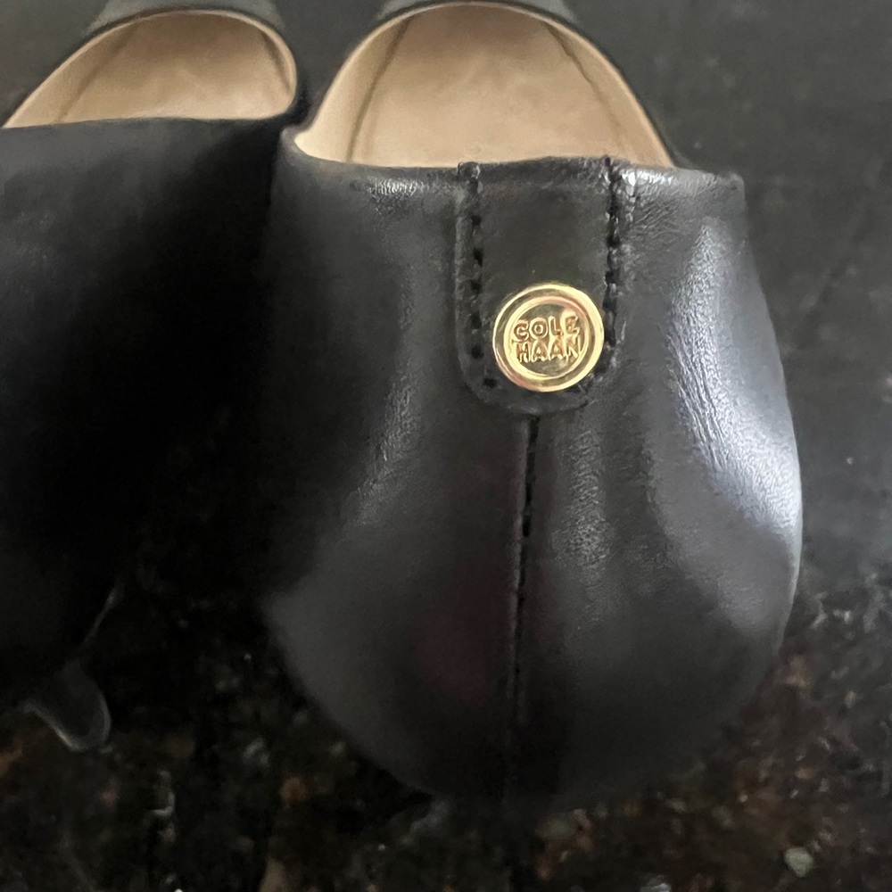 Cole Haan black leather pumps sz 10.5 - Picture 4 of 8